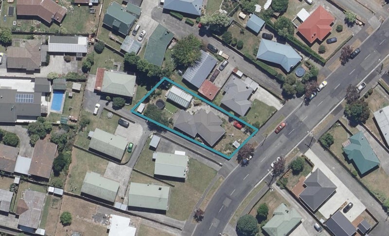 33 Carrington Avenue, Hillcrest, Hamilton - Carousel 1