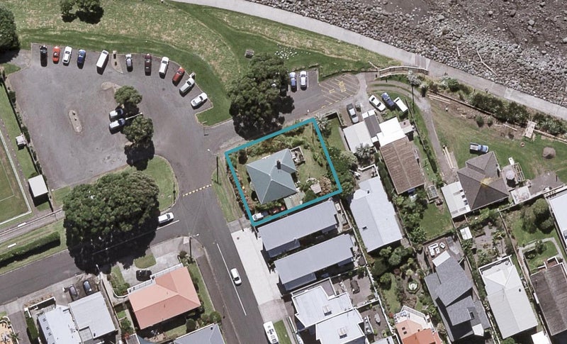 1 Hobson Street, New Plymouth, New Plymouth - Carousel 1