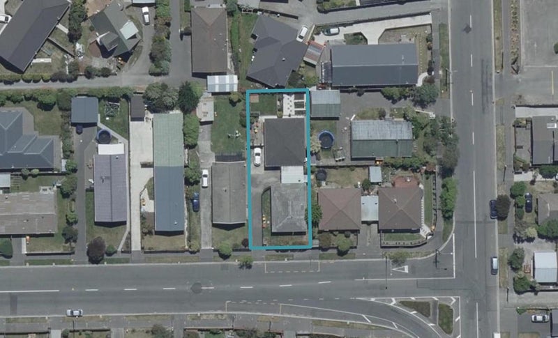 2/4 Queenspark Drive, Parklands, Christchurch - Carousel 1