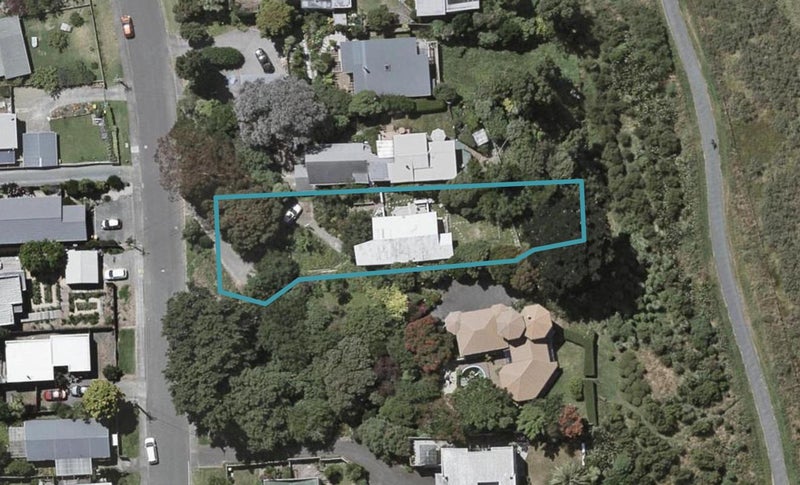 81 Tennis Court Road, Raumati South, Paraparaumu - Carousel 1