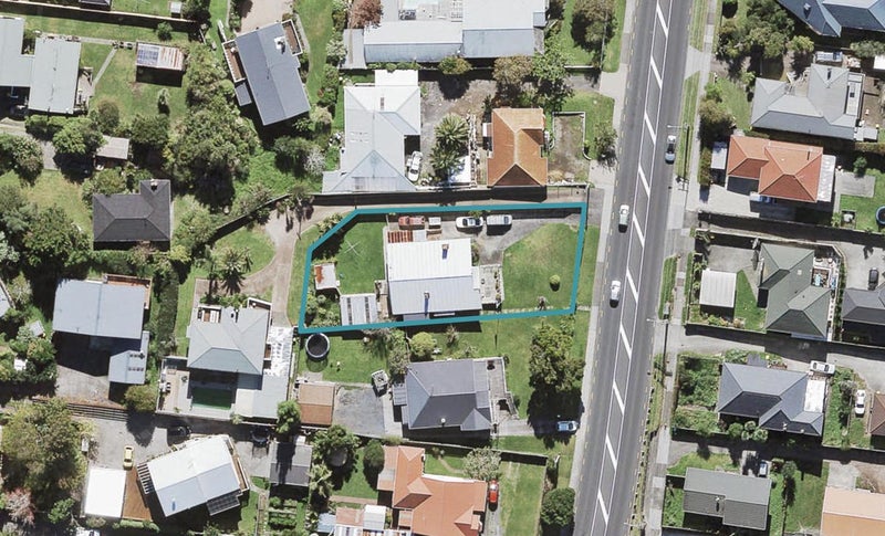 30 Te Atatu Road, Te Atatu South, Auckland - Carousel 1