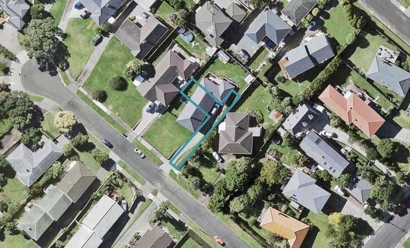 5D Pine Terrace, Howick, Auckland - Carousel 1