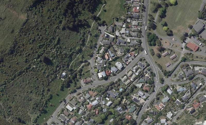 2/6 Finnsarby Place, Sumner, Christchurch - Carousel 1