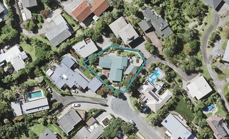 11 Taumata Road, Castor Bay, Auckland - Carousel 1