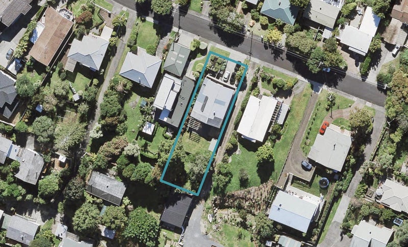 17 De Val Drive, Titirangi, Auckland - Carousel 1