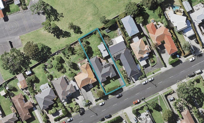 24 Williamson Avenue, Belmont, Auckland - Carousel 1