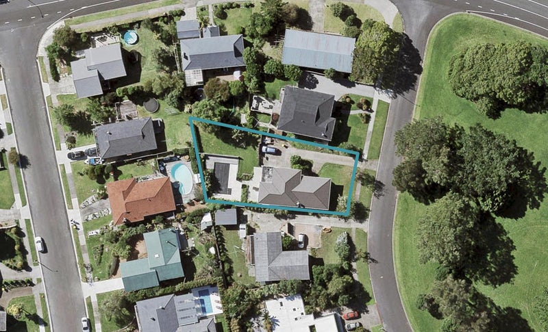 32 Sunnyhill Crescent, Sunnyhills, Auckland - Carousel 1