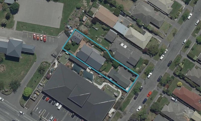 7 Manor Place, Bryndwr, Christchurch - Carousel 1