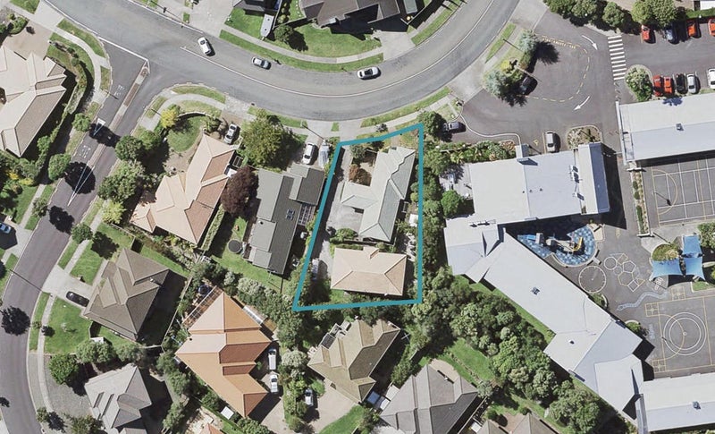 1/16 Oakridge Way, Northpark, Auckland - Carousel 1