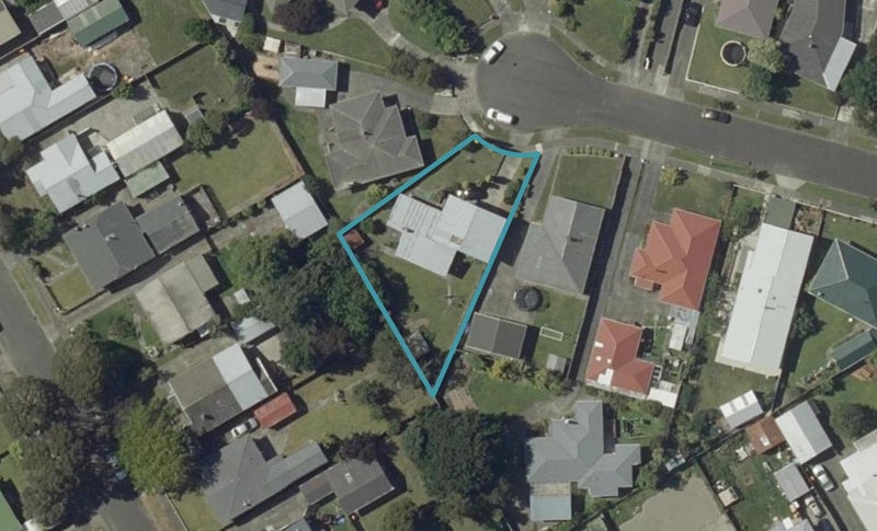 11 Lowestoft Place, West End, Palmerston North - Carousel 1