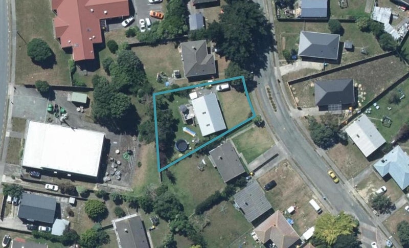 6 Kaituna Street, Waitangirua, Porirua - Carousel 1
