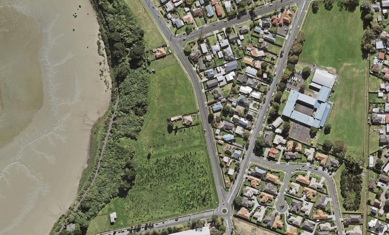194 Wallace Road, Mangere Bridge, Auckland - Carousel 1