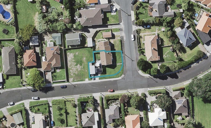 1 Ajax Street, Narrow Neck, Auckland - Carousel 1