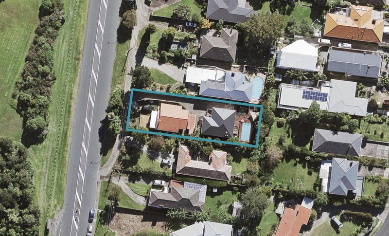 2/219 Glenfield Road, Hillcrest, Auckland - Carousel 1