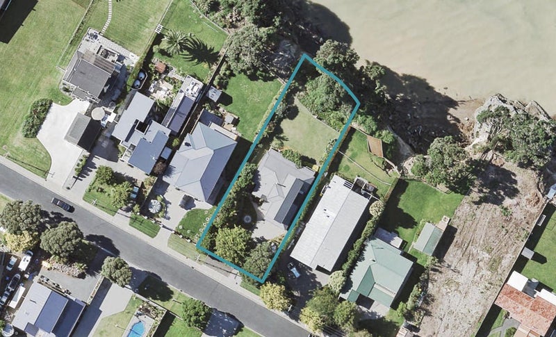 31 Pohutukawa Road, Beachlands, Auckland - Carousel 1