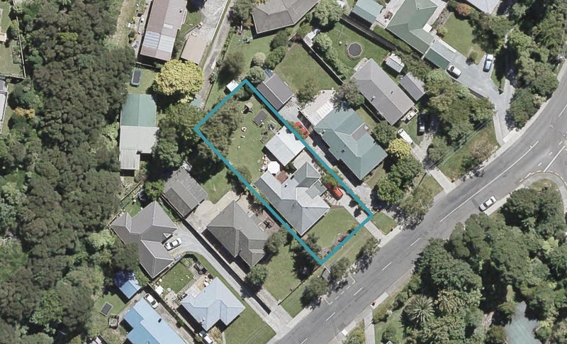 6 Pinehaven Road, Pinehaven, Upper Hutt - Carousel 1