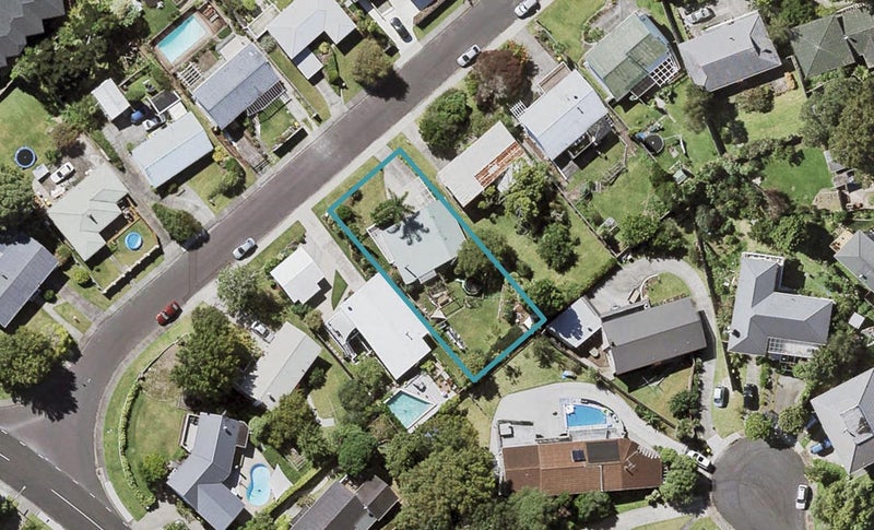 7 Madison Place, Forrest Hill, Auckland - Carousel 1