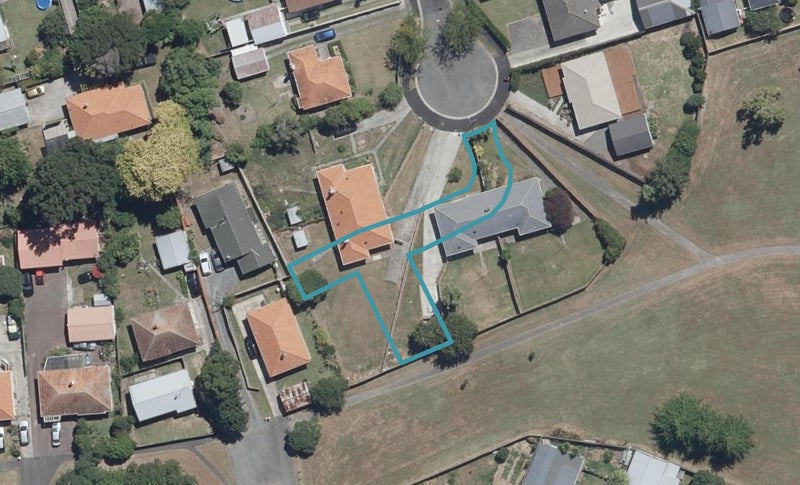 1/15 Armitage Place, Fairfield, Hamilton - Carousel 1