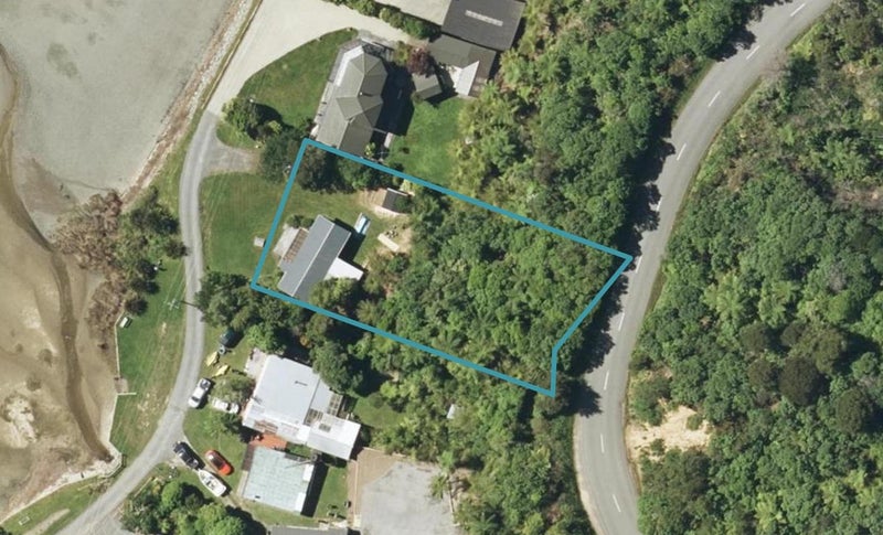 2375 Queen Charlotte Drive, Ngakuta Bay - Carousel 1