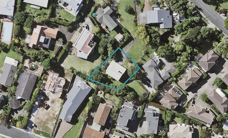 2 Garmons Way, Castor Bay, Auckland - Carousel 1