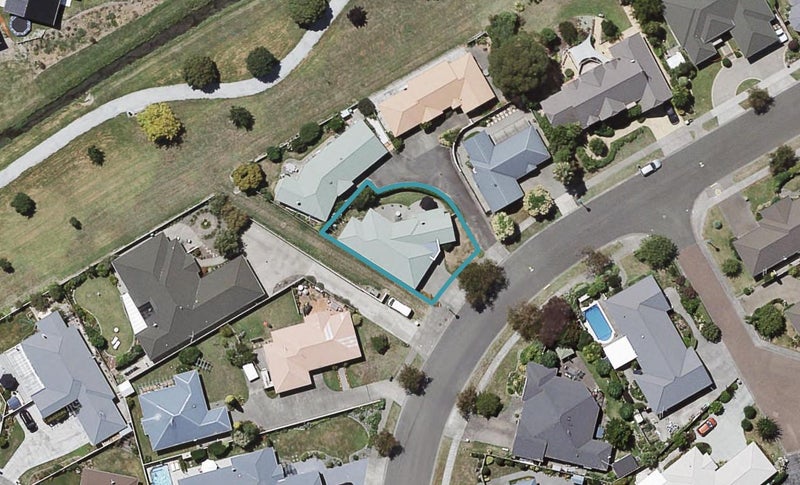 42 Kensington Drive, Taradale, Napier - Carousel 1