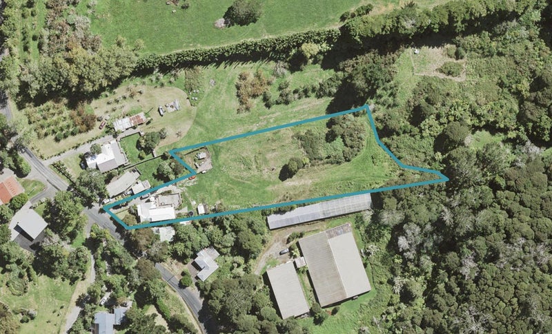 118 Shaw Road, Oratia, Auckland - Carousel 1