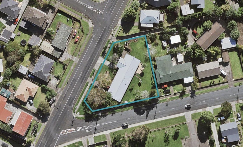 45 Wallace Road, Mangere Bridge, Auckland - Carousel 1