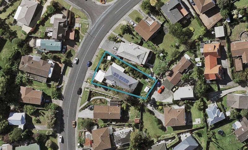 19 Athena Drive, Totara Vale, Auckland - Carousel 1