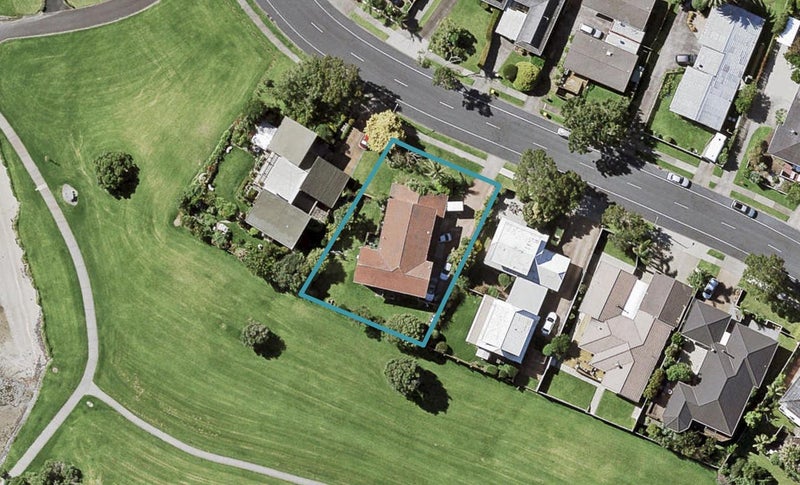 16 Bramley Drive, Farm Cove, Auckland - Carousel 1
