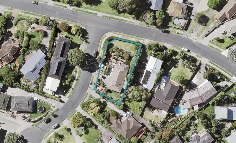 16 Charles Dickens Drive, Mellons Bay, Auckland - Carousel 1
