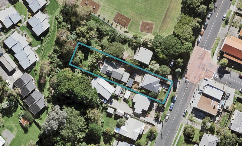 1/5 Hutchinson Ave, New Lynn, Waitakere - Carousel 1