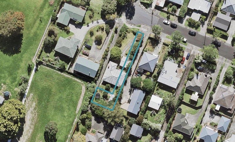 8/18 Riverview Road, New Lynn, Auckland - Carousel 1