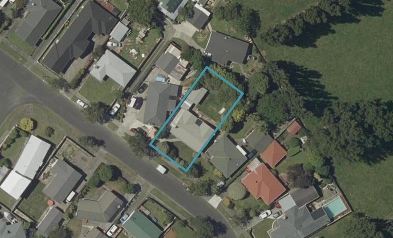 33 Ruamahanga Crescent, Terrace End, Palmerston North - Carousel 1