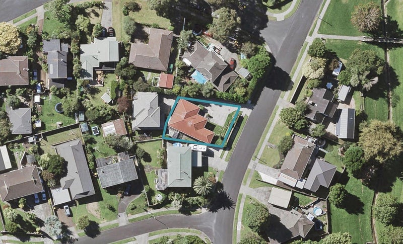 10 Kyeemagh Street, Botany Downs, Auckland - Carousel 1