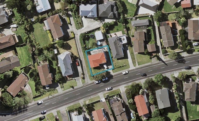16 Trias Road, Totara Vale, Auckland - Carousel 1