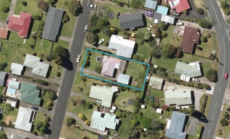 8 Tuhangi Street, Kamo, Whangarei - Carousel 1
