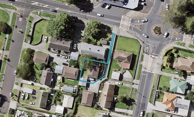 2/77 Point England Road, Point England, Auckland - Carousel 1