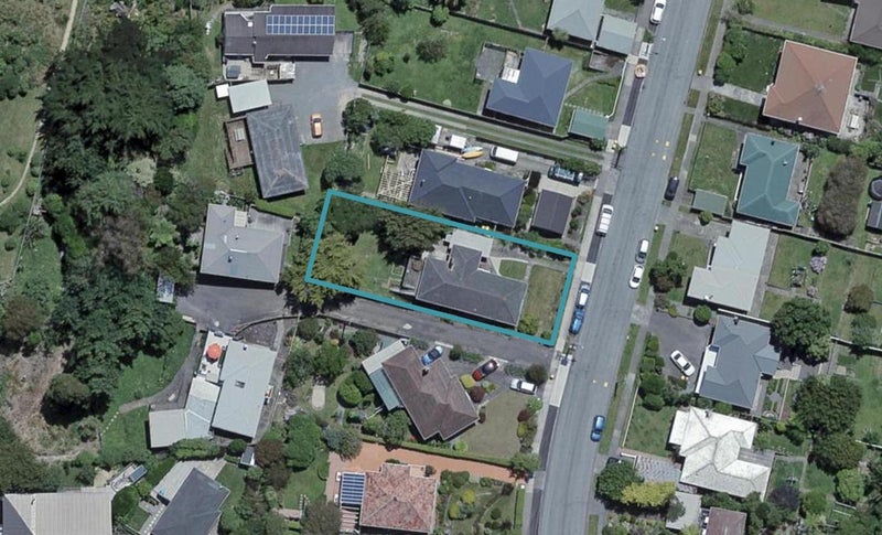 58 Taylor Terrace, Tawa, Wellington - Carousel 1