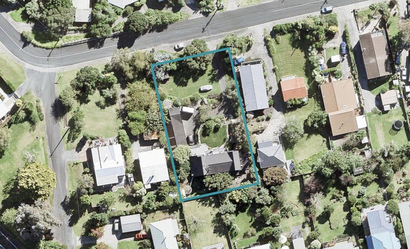 7 Surf Road, Stanmore Bay, Whangaparaoa - Carousel 1