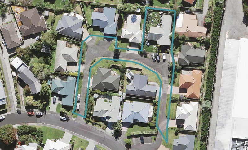 82 Kingdale Road, Henderson, Auckland - Carousel 1