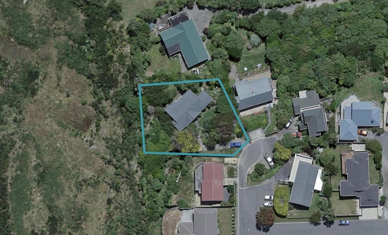38 Pelorous Street, Paparangi, Wellington - Carousel 1