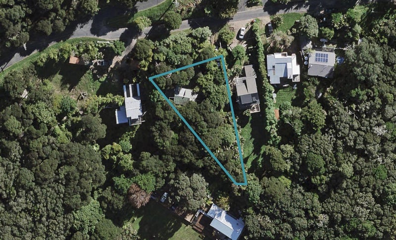 32 Beresford Avenue, Surfdale, Waiheke Island - Carousel 1