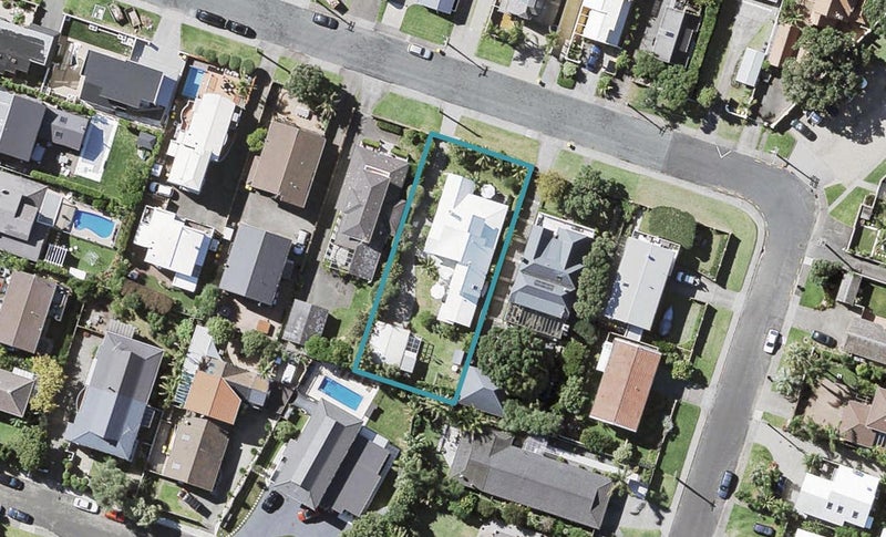 8 Holiday Road, Milford, Auckland - Carousel 1