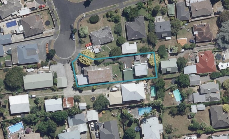 9B Somme Crescent, Hillcrest, Hamilton - Carousel 1