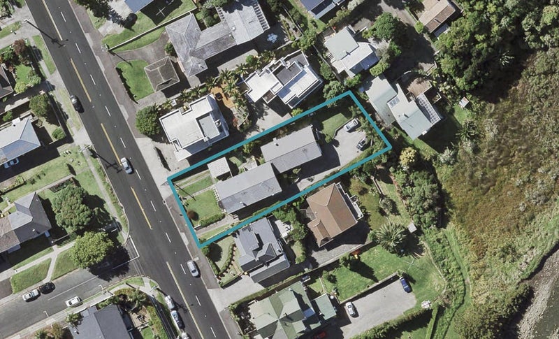 2/9 East Coast Road, Milford, Auckland - Carousel 1
