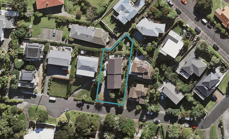 9 Wilding Avenue, Northcote Point, Auckland - Carousel 1