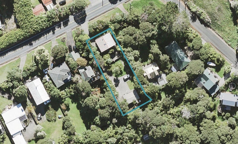 1050 Scenic Drive North, Swanson, Auckland - Carousel 1