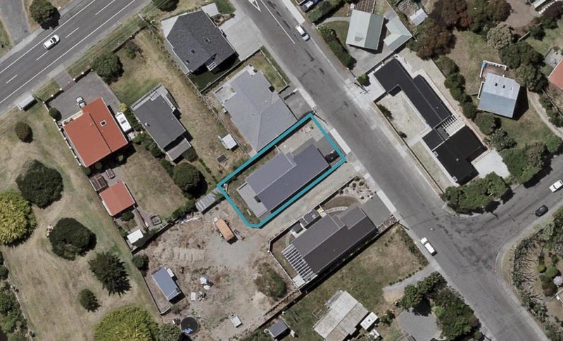 4 Konini Crescent, Waikanae Beach, Waikanae - Carousel 1