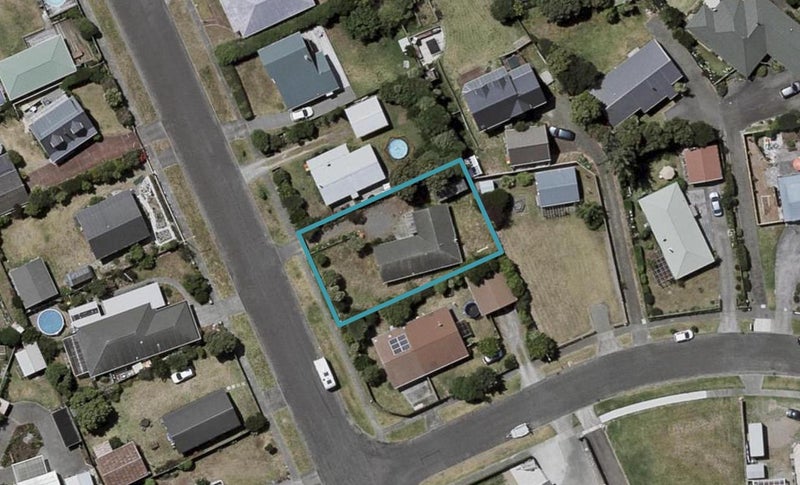 17 Reeves Street, Waikanae Beach, Waikanae - Carousel 1