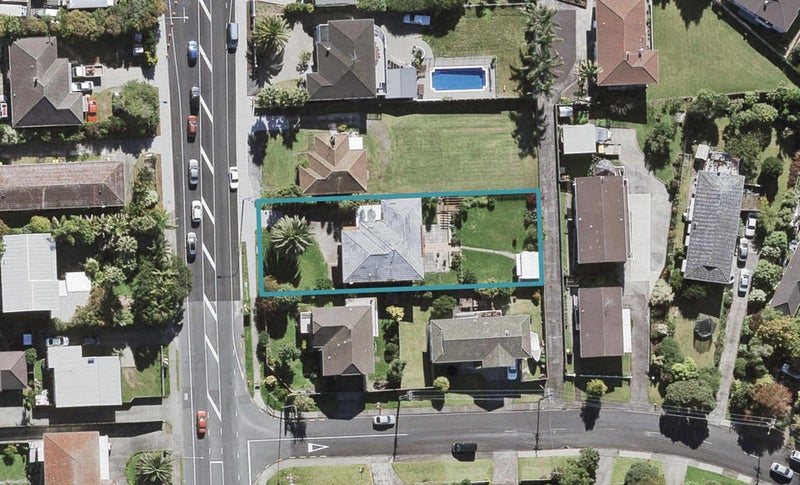 225 Te Atatu Road, Te Atatu South, Auckland - Carousel 1